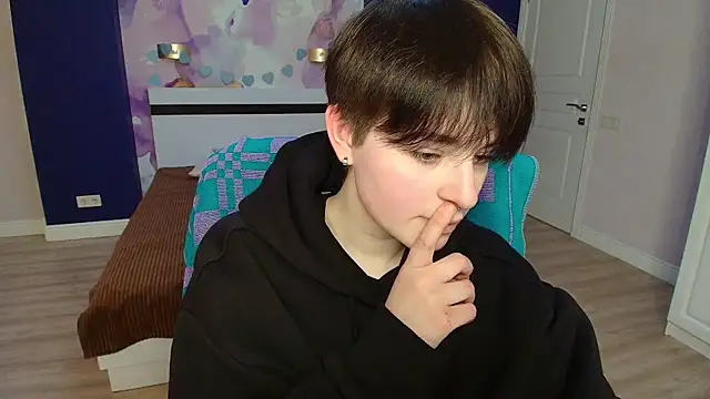 EmiliaYours online show from 02/14/25, 01:40