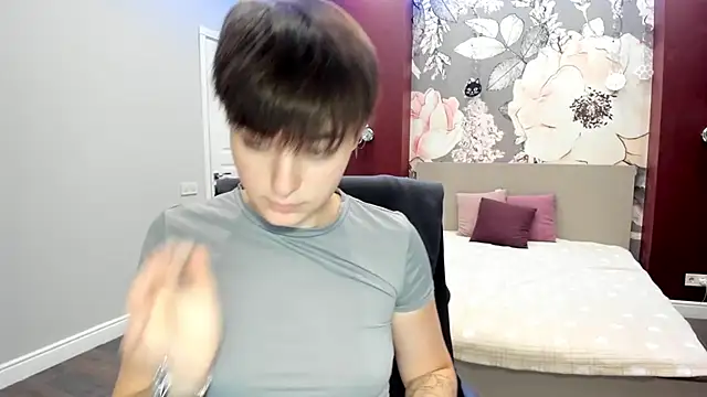 EmiliaYours online show from 09/12/25, 03:23