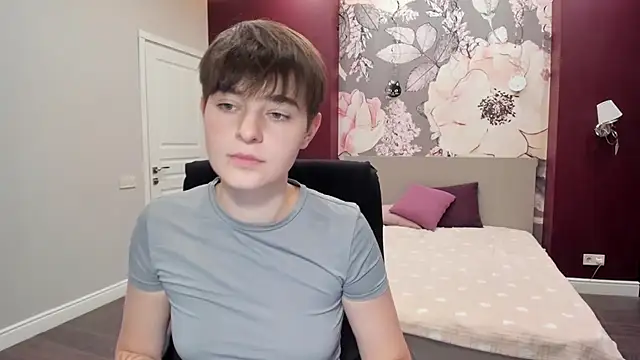 EmiliaYours online show from 09/19/25, 03:13