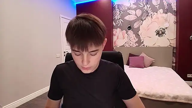 EmiliaYours online show from 09/26/25, 03:16