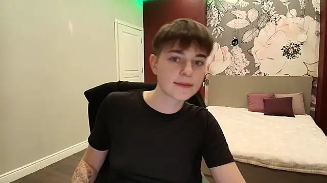 EmiliaYours online show from 09/29/25, 02:33