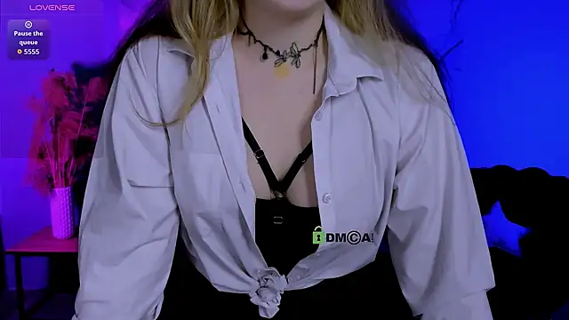 luna berryy online show from 05/15/26, 07:21