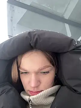 Snapshot of KitteCat chatting on 12/15/24, 09:45 KitteCat online show from 12/15/24, 09:45