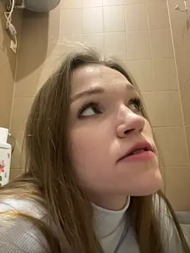 Snapshot of KitteCat chatting on 12/17/24, 03:28 KitteCat online show from 12/17/24, 03:28