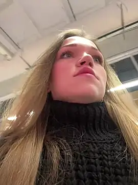 Snapshot of KitteCat chatting on 12/29/24, 09:50 KitteCat online show from 12/29/24, 09:50