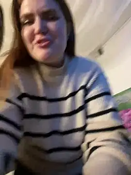 Snapshot of KitteCat chatting on 01/05/25, 10:43 KitteCat online show from 01/05/25, 10:43