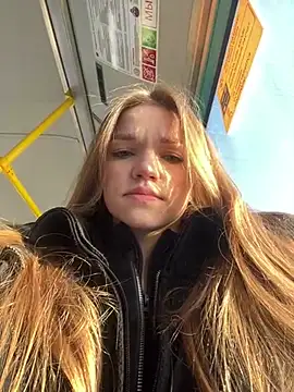 Snapshot of KitteCat chatting on 02/04/25, 09:38 KitteCat online show from 02/04/25, 09:38