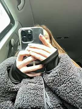 Snapshot of KitteCat chatting on 02/15/25, 10:11 KitteCat online show from 02/15/25, 10:11