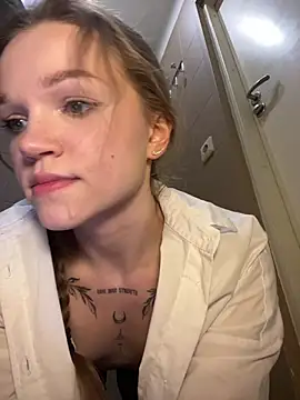 Snapshot of KitteCat chatting on 02/25/25, 06:20 KitteCat online show from 02/25/25, 06:20