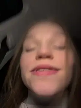 Snapshot of KitteCat chatting on 03/02/25, 09:31 KitteCat online show from 03/02/25, 09:31