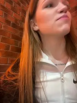 Snapshot of KitteCat chatting on 03/04/25, 10:02 KitteCat online show from 03/04/25, 10:02