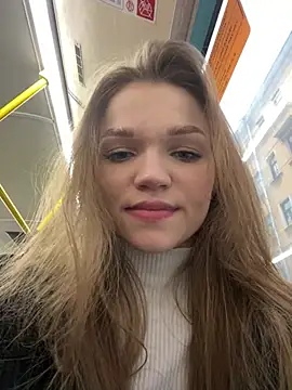 Snapshot of KitteCat chatting on 03/08/25, 03:24 KitteCat online show from 03/08/25, 03:24