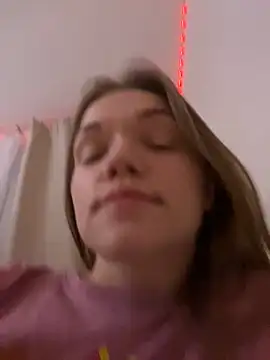 Snapshot of KitteCat chatting on 10/28/25, 03:25 KitteCat online show from 10/28/25, 03:25