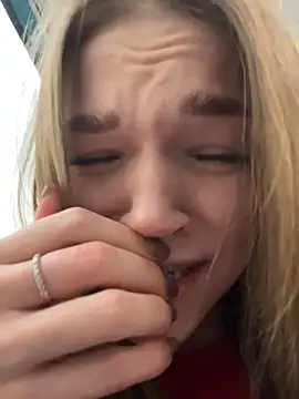 Snapshot of KitteCat chatting on 11/03/25, 07:53 KitteCat online show from 11/03/25, 07:53