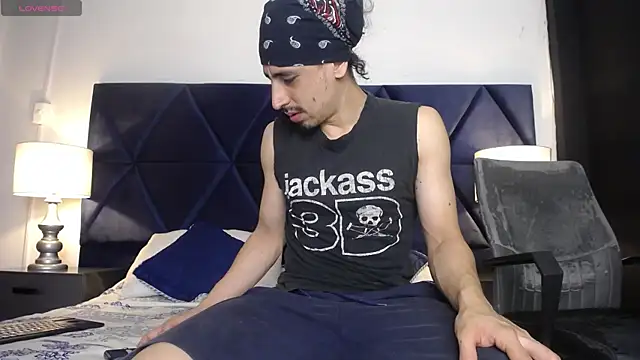 Snapshot of Sr_Magnus_ chatting on 02/04/25, 01:06 Sr Magnus online show from 02/04/25, 01:06