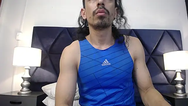 Snapshot of Sr_Magnus_ chatting on 02/11/25, 04:02 Sr Magnus online show from 02/11/25, 04:02