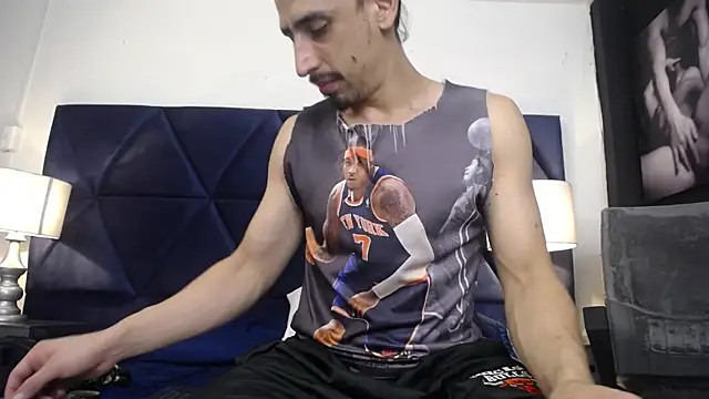 Snapshot of Sr_Magnus_ chatting on 02/13/25, 06:48 Sr Magnus online show from 02/13/25, 06:48