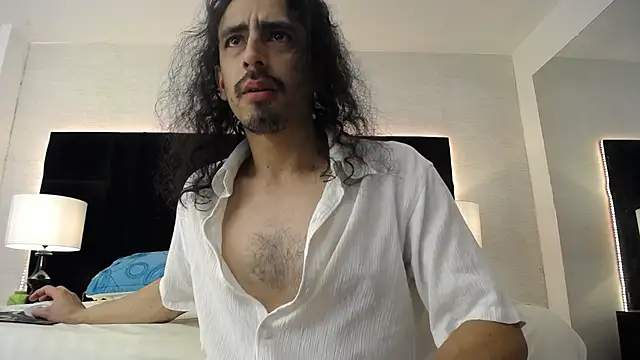 Snapshot of Sr_Magnus_ chatting on 02/18/25, 12:49 Sr Magnus online show from 02/18/25, 12:49