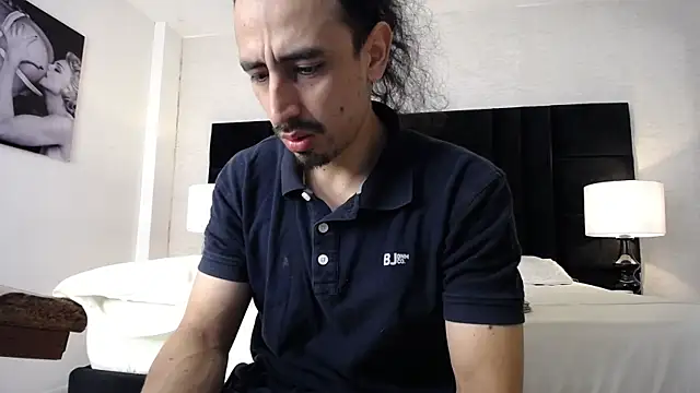 Snapshot of Sr_Magnus_ chatting on 02/19/25, 12:44 Sr Magnus online show from 02/19/25, 12:44