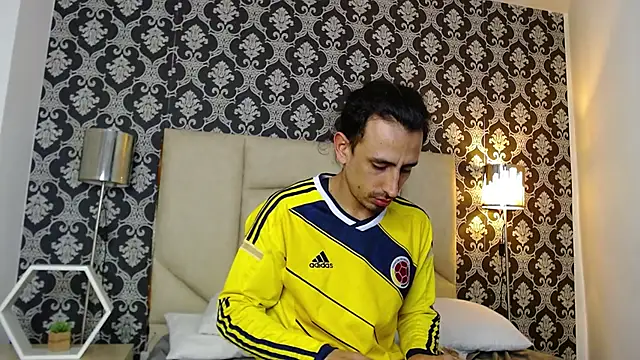 Snapshot of Sr_Magnus_ chatting on 03/12/25, 02:30 Sr Magnus online show from 03/12/25, 02:30