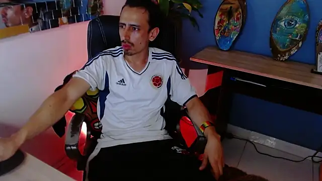 Snapshot of Sr_Magnus_ chatting on 03/15/25, 03:40 Sr Magnus online show from 03/15/25, 03:40