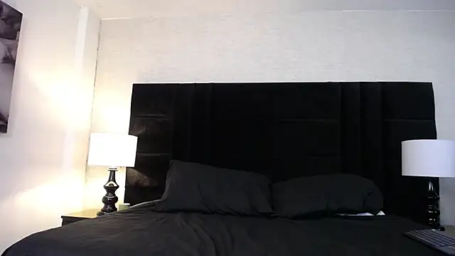 Snapshot of Sr_Magnus_ chatting on 03/18/25, 04:15 Sr Magnus online show from 03/18/25, 04:15