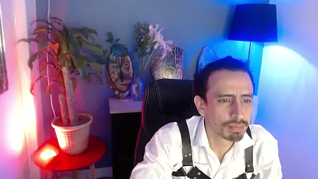 Snapshot of Sr_Magnus_ chatting on 03/21/25, 04:06 Sr Magnus online show from 03/21/25, 04:06