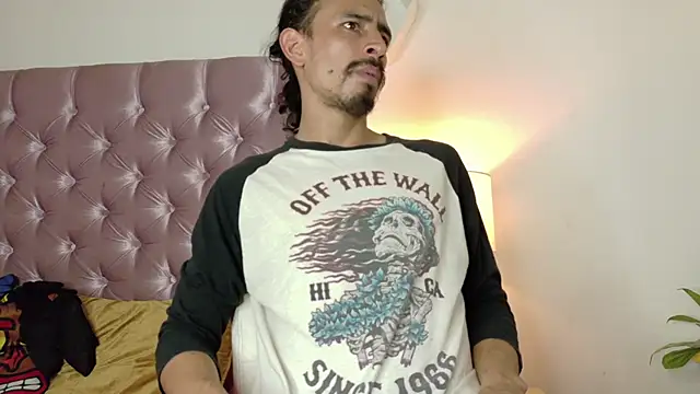 Snapshot of Sr_Magnus_ chatting on 09/11/25, 06:02 Sr Magnus online show from 09/11/25, 06:02