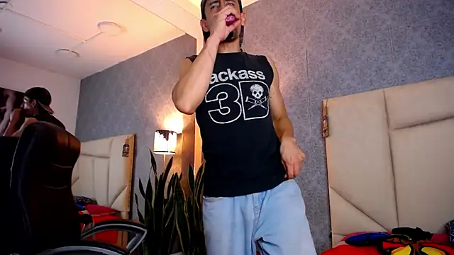 Snapshot of Sr_Magnus_ chatting on 09/14/25, 03:27 Sr Magnus online show from 09/14/25, 03:27