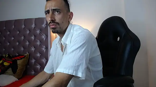 Snapshot of Sr_Magnus_ chatting on 10/14/25, 05:41 Sr Magnus online show from 10/14/25, 05:41