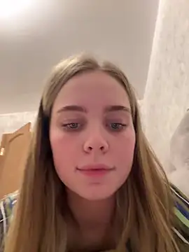 Snapshot of SIlviaBeyt chatting on 10/18/25, 09:04 SIlviaBeyt online show from 10/18/25, 09:04