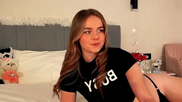 Snapshot of SIlviaBeyt chatting on 10/29/25, 08:43 SIlviaBeyt online show from 10/29/25, 08:43