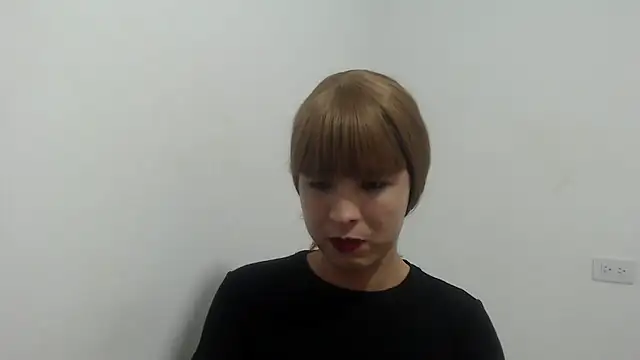 estefania224 online show from 05/19/26, 12:05