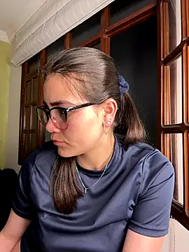 aurora divine online show from 10/09/25, 11:58