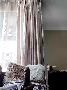 Snapshot of skinnybuddy chatting on 12/11/24, 12:23 skinnybuddy online show from 12/11/24, 12:23