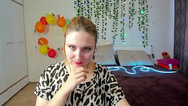 Miss Elsa  online show from 03/17/25, 03:57