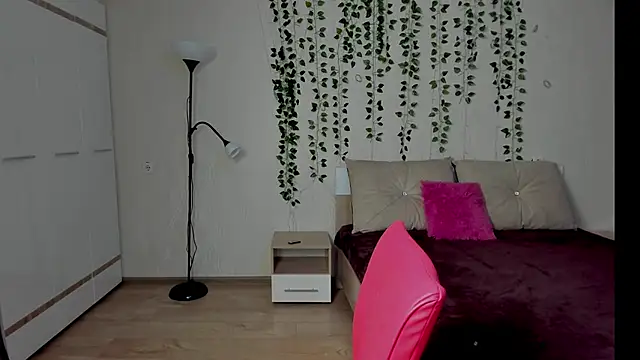 Miss Elsa  online show from 10/13/25, 01:11