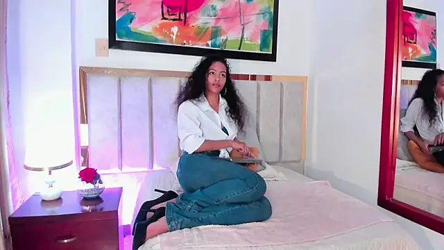 Snapshot of AntonellaHall_ chatting on 12/21/24, 12:27 AntonellaHall online show from 12/21/24, 12:27