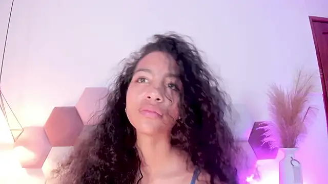 Snapshot of AntonellaHall_ chatting on 01/09/25, 03:01 AntonellaHall online show from 01/09/25, 03:01