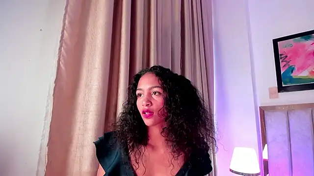 Snapshot of AntonellaHall_ chatting on 01/24/25, 11:59 AntonellaHall online show from 01/24/25, 11:59