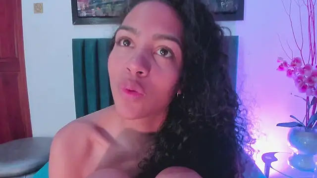 Snapshot of AntonellaHall_ chatting on 02/27/25, 06:20 AntonellaHall online show from 02/27/25, 06:20