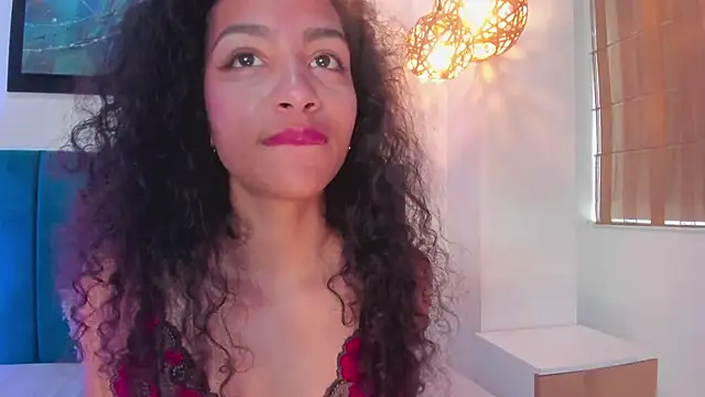 Snapshot of AntonellaHall_ chatting on 03/04/25, 03:04 AntonellaHall online show from 03/04/25, 03:04