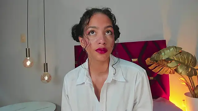 Snapshot of AntonellaHall_ chatting on 03/08/25, 12:20 AntonellaHall online show from 03/08/25, 12:20