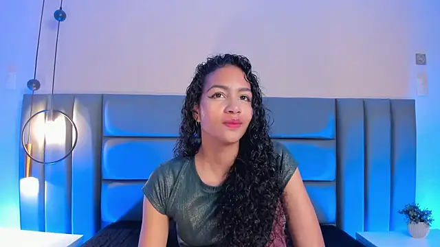 Snapshot of AntonellaHall_ chatting on 03/17/25, 06:21 AntonellaHall online show from 03/17/25, 06:21