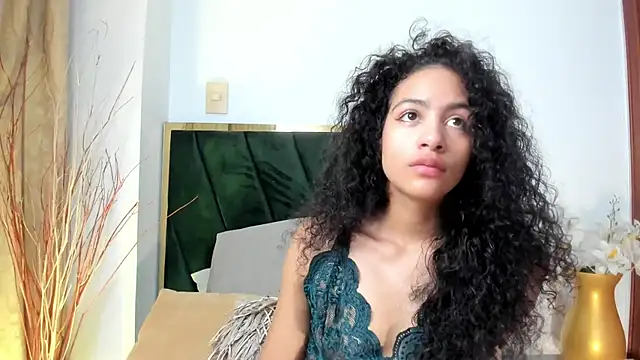 Snapshot of AntonellaHall_ chatting on 09/28/25, 02:22 AntonellaHall online show from 09/28/25, 02:22