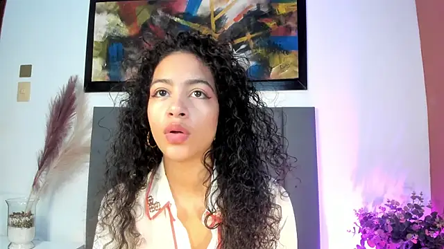 Snapshot of AntonellaHall_ chatting on 09/29/25, 11:59 AntonellaHall online show from 09/29/25, 11:59