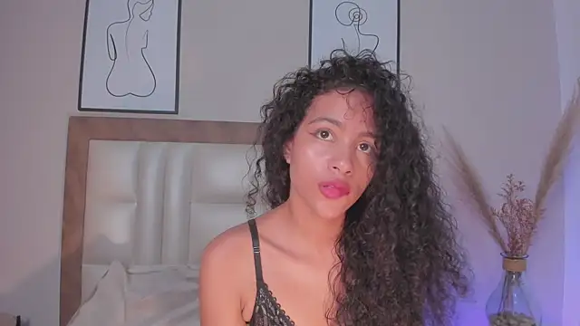 Snapshot of AntonellaHall_ chatting on 10/11/25, 12:32 AntonellaHall online show from 10/11/25, 12:32