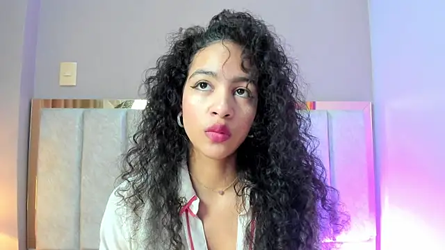 Snapshot of AntonellaHall_ chatting on 11/25/25, 12:27 AntonellaHall online show from 11/25/25, 12:27