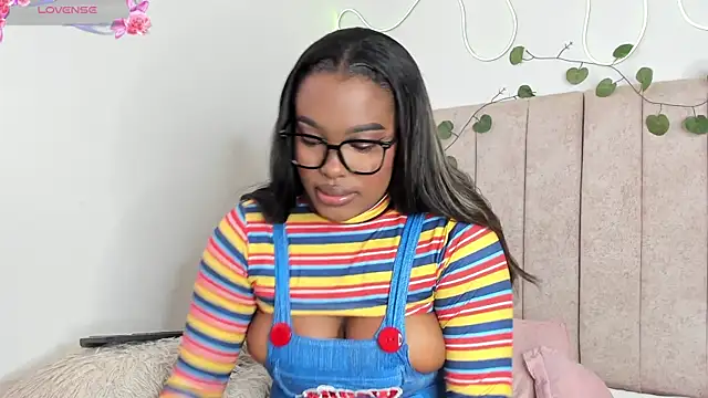 Snapshot of Kaseydelvey chatting on 10/27/25, 09:41 Kaseydelvey online show from 10/27/25, 09:41