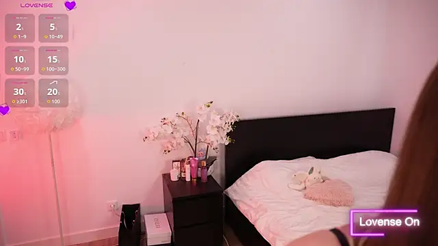 Lilly Colins online show from 09/24/25, 04:43